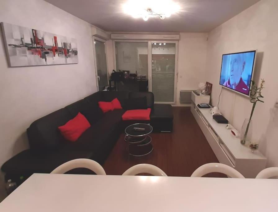 Joli Appartement Avec Jardin Et 2 Parkings Prives Argenteuil Exteriör bild