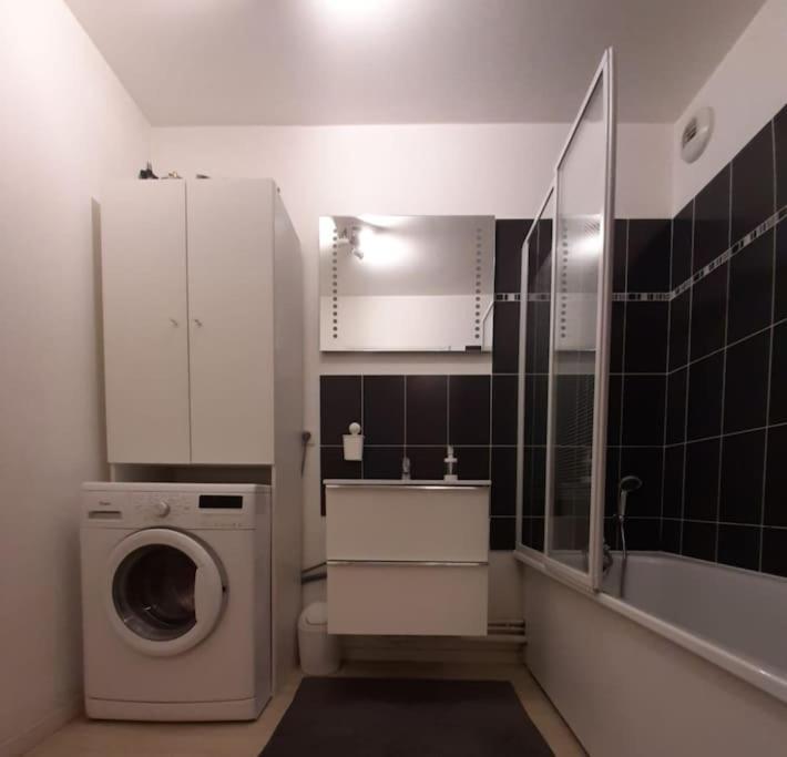 Joli Appartement Avec Jardin Et 2 Parkings Prives Argenteuil Exteriör bild