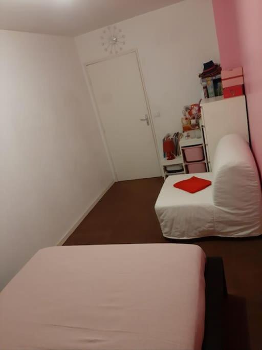 Joli Appartement Avec Jardin Et 2 Parkings Prives Argenteuil Exteriör bild